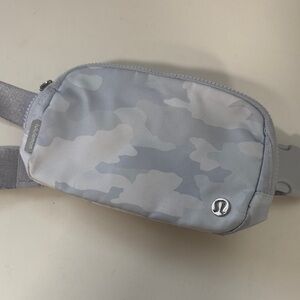 lululemon athletica Men's Belt Bag in Light Gray Camo